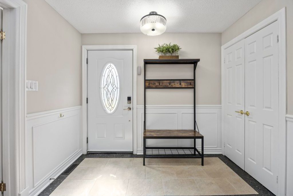 Bright tiled entrance at 661 Weyburn Square in Amberlea, Pickering