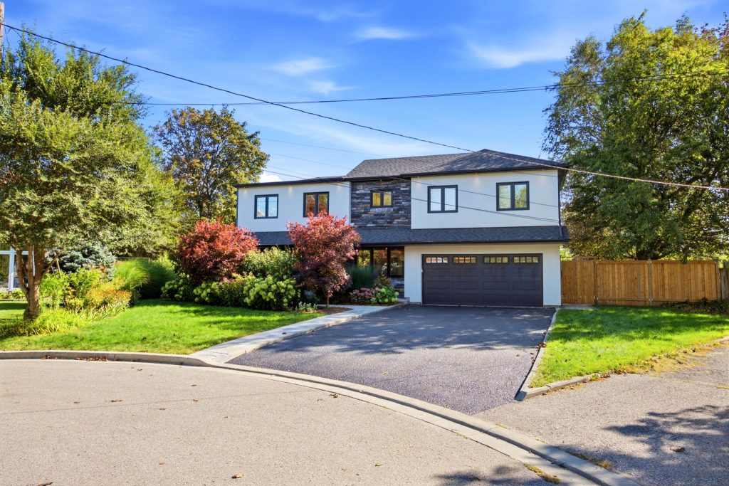 Front exterior of 862 Boxworth Place in West Shore, Pickering