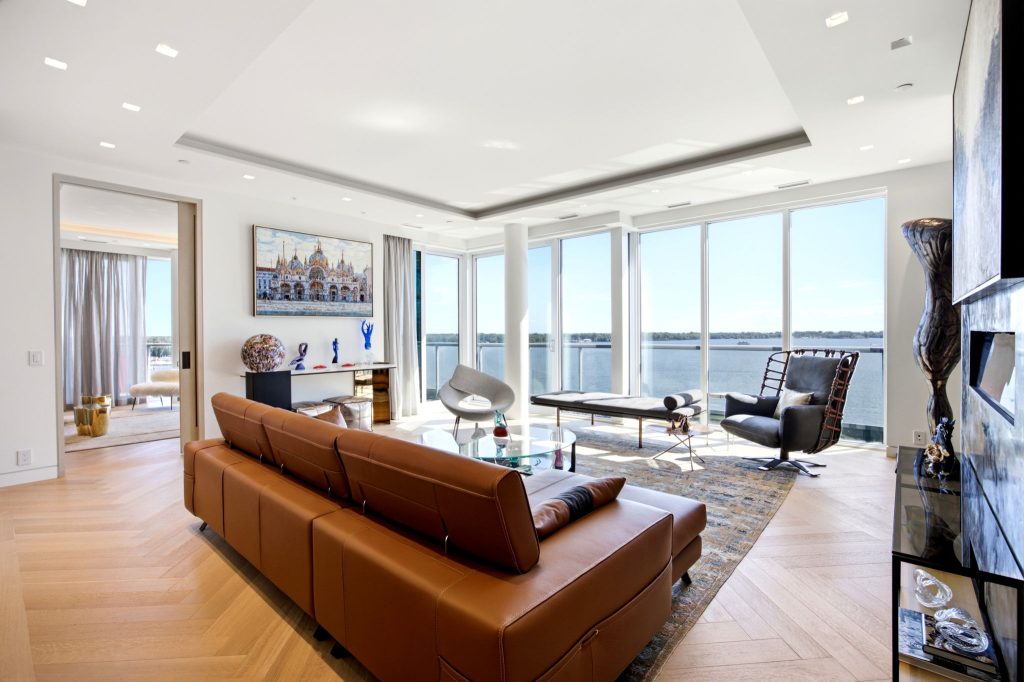 Penthouse living room overlooking Lake Ontario at 1 Edgewater Drive PH18, Toronto